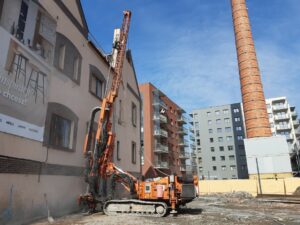 Podbicie fundamentu ściany zewnętrznej w ramach rozbudowy Dawnego Browaru Piastowskiego we Wrocławiu przy ul. Jedności Narodowej 229